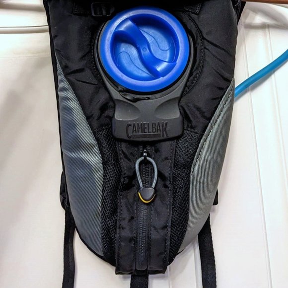 Camelbak Siren Hydro Backpack 1.5L / 50 Oz, Black/Silver/Gray - Picture 4 of 7